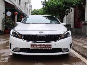 Cần bán xe Kia Cerato 1.6 AT đời 2016, màu trắng