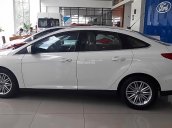 Bán ô tô Ford Focus Titanium đời 2018, màu trắng, giá tốt