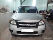 Bán xe Ford Ranger 2010 máy dầu, số sàn, màu bạc, xe gia đình