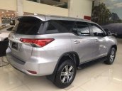 Bán xe Toyota Fortuner đời 2018, màu bạc