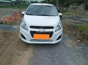 Cần bán gấp Chevrolet Spark 2017, số sàn, màu trắng, 5 chỗ nhỏ gọn