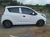 Cần bán gấp Chevrolet Spark 2017, số sàn, màu trắng, 5 chỗ nhỏ gọn