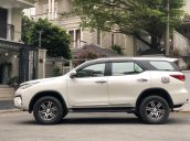 Bán xe Toyota Fortuner 2018, số tự động, máy xăng, màu trắng, nhập khẩu