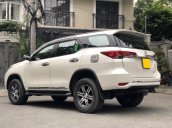 Bán xe Toyota Fortuner 2018, số tự động, máy xăng, màu trắng, nhập khẩu