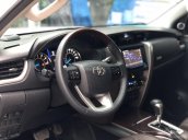 Bán xe Toyota Fortuner 2018, số tự động, máy xăng, màu trắng, nhập khẩu