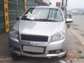 Cần bán Chevrolet Aveo 2017 số sàn, màu bạc, xe đẹp mới