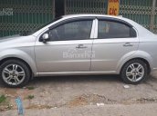 Cần bán Chevrolet Aveo 2017 số sàn, màu bạc, xe đẹp mới