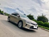 Bán Toyota Camry 2.0E màu vàng sản xuất 12/2016, đăng ký 2017