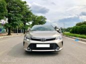 Bán Toyota Camry 2.0E màu vàng sản xuất 12/2016, đăng ký 2017