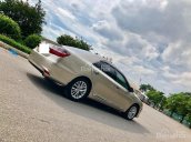 Bán Toyota Camry 2.0E màu vàng sản xuất 12/2016, đăng ký 2017