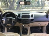 Bán Toyota Hilux năm sản xuất 2014, màu xám số sàn