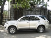 Bán Toyota Fortuner AT model 2014, màu bạc, giá tốt