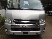 Bán xe Toyota Hiace đời 2018, màu bạc, nhập khẩu