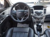 Cần bán xe Chevrolet Cruze LS sản xuất năm 2015, màu trắng