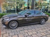 Bán xe Mercedes C300 nâu 2018 chính hãng. Trả trước 600 triệu nhận xe ngay