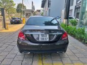 Bán xe Mercedes C300 nâu 2018 chính hãng. Trả trước 600 triệu nhận xe ngay