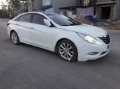 Bán xe Hyundai Sonata năm sản xuất 2010, màu trắng, nhập khẩu