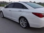 Bán xe Hyundai Sonata năm sản xuất 2010, màu trắng, nhập khẩu