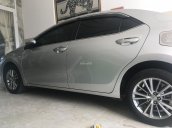 Cần bán gấp Toyota Corolla Altis 1.8G  MT năm sản xuất 2017, màu bạc xe gia đình