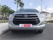 Cần bán gấp Toyota Innova 2.0E năm 2017, màu bạc, giá chỉ 730 triệu