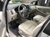 Cần bán Toyota Innova 2.0 E sản xuất năm 2014, màu bạc, giá chỉ 570 triệu