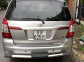 Cần bán Toyota Innova 2.0 E sản xuất năm 2014, màu bạc, giá chỉ 570 triệu