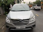 Cần bán Toyota Innova 2.0 E sản xuất năm 2014, màu bạc, giá chỉ 570 triệu