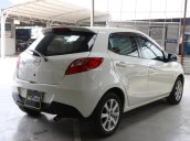 Bán Mazda 2 HB 1.5AT màu trắng, số tự động, sản xuất 2013, biển Sài Gòn, lăn bánh 33000km