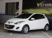 Bán Mazda 2 HB 1.5AT màu trắng, số tự động, sản xuất 2013, biển Sài Gòn, lăn bánh 33000km