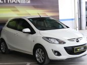 Bán Mazda 2 HB 1.5AT màu trắng, số tự động, sản xuất 2013, biển Sài Gòn, lăn bánh 33000km