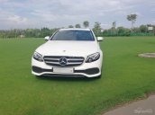 Cần bán xe Mercedes E250 màu trắng, xe lướt chính hãng