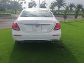 Cần bán xe Mercedes E250 màu trắng, xe lướt chính hãng