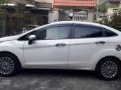 Cần tiền gấp - Bán xe Ford Fiesta đời 2011 màu trắng giá tốt - chính chủ