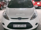 Cần tiền gấp - Bán xe Ford Fiesta đời 2011 màu trắng giá tốt - chính chủ