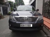 Bán Toyota Fortuner 2.7V 4x2 AT đời 2013, màu xám xe gia đình, giá chỉ 725 triệu