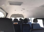 Cần bán Toyota Hiace sản xuất 2015 máy dầu 2.5, màu trắng, nhập khẩu từ Nhật 820tr