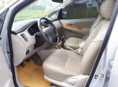 Cần bán Toyota Innova MT đời 2011, màu bạc