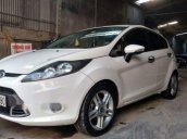 Cần bán gấp Ford Fiesta năm sản xuất 2011, màu trắng chính chủ