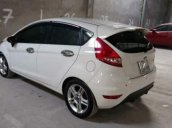 Cần bán gấp Ford Fiesta năm sản xuất 2011, màu trắng chính chủ