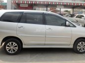 Bán ô tô Toyota Innova 2.0E đời 2015, màu bạc