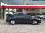 Cần bán Toyota Camry 2.0E đời 2017, màu đen chạy lướt