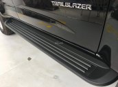 Giá xe Trailblazer 7 chỗ, khuyến mãi tháng 11 - Trailblazer màu đen số tự động 1 cầu