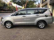 Cần bán gấp Toyota Innova 2.0E năm sản xuất 2017, màu bạc chính chủ