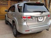 Bán một chiếc xe Fortuner tự động 2 cầu, nội thất còn nguyên mùi xe mới