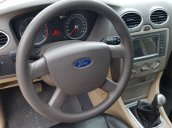 Cần bán lại xe Ford Focus 1.8 MT đời 2011, màu xám như mới