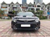 Cần bán xe Toyota Camry 2.0E năm 2017, màu đen