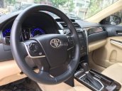 Cần bán xe Toyota Camry 2.0E năm 2017, màu đen