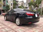 Cần bán xe Toyota Camry 2.0E năm 2017, màu đen