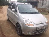 Bán xe Chevrolet Spark màu bạc, số sàn, bản đủ