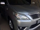 Bán Toyota Innova 2.0 E năm sản xuất 2012, màu bạc, số sàn